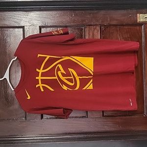 Nike Dri-Fit Cleveland Cavaliers T-shirt. Maroon. Large.
